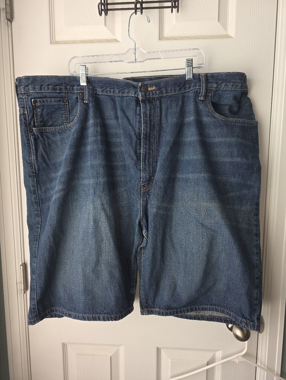 Levi Strauss Men's 569 Loose Straight Shorts Size 48 10 Inch Inseem